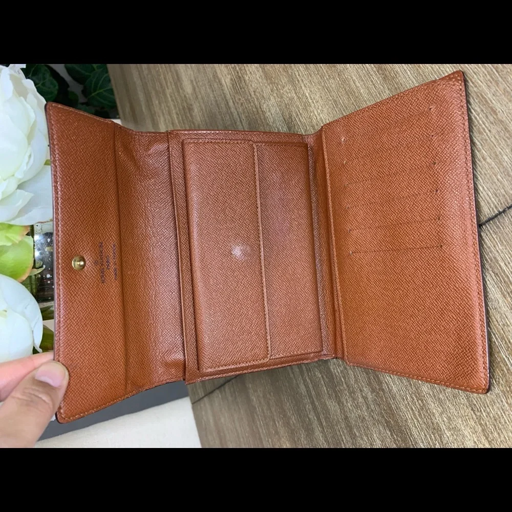 Authentic Louis Vuittton Mono Medium Wallet - Picture 10 of 16